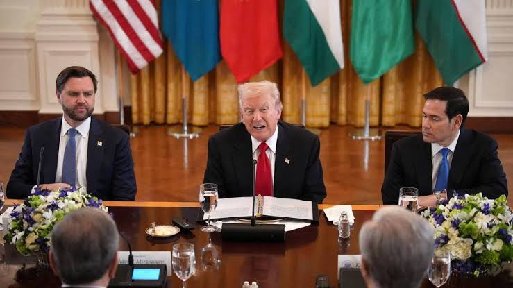 États-Unis–Iran : les discussions reprennent, Trump dément toute offre de levée des sanctions